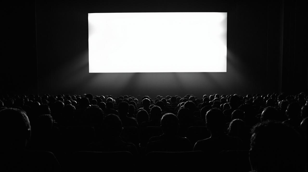 《暗夜追光》首映票房突破5亿，创下年度最高纪录